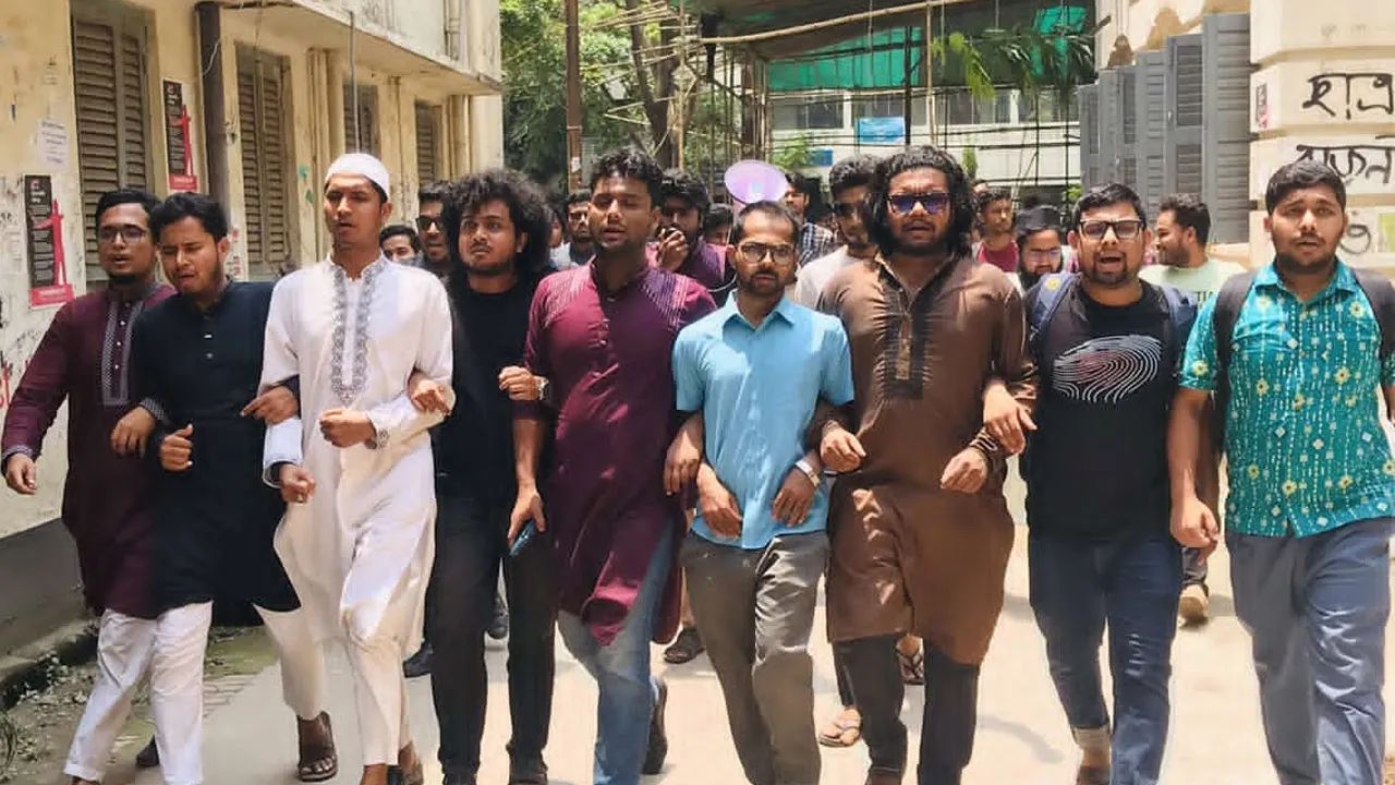 বাজেট বৈষম্যের প্রতিবাদে জবি শিক্ষার্থীদের বিক্ষোভ