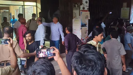 ৭২ ঘণ্টার আল্টিমেটাম দিয়ে জাবির প্রশাসনিক ভবন খুলে দিলো আন্দোলনকারীরা