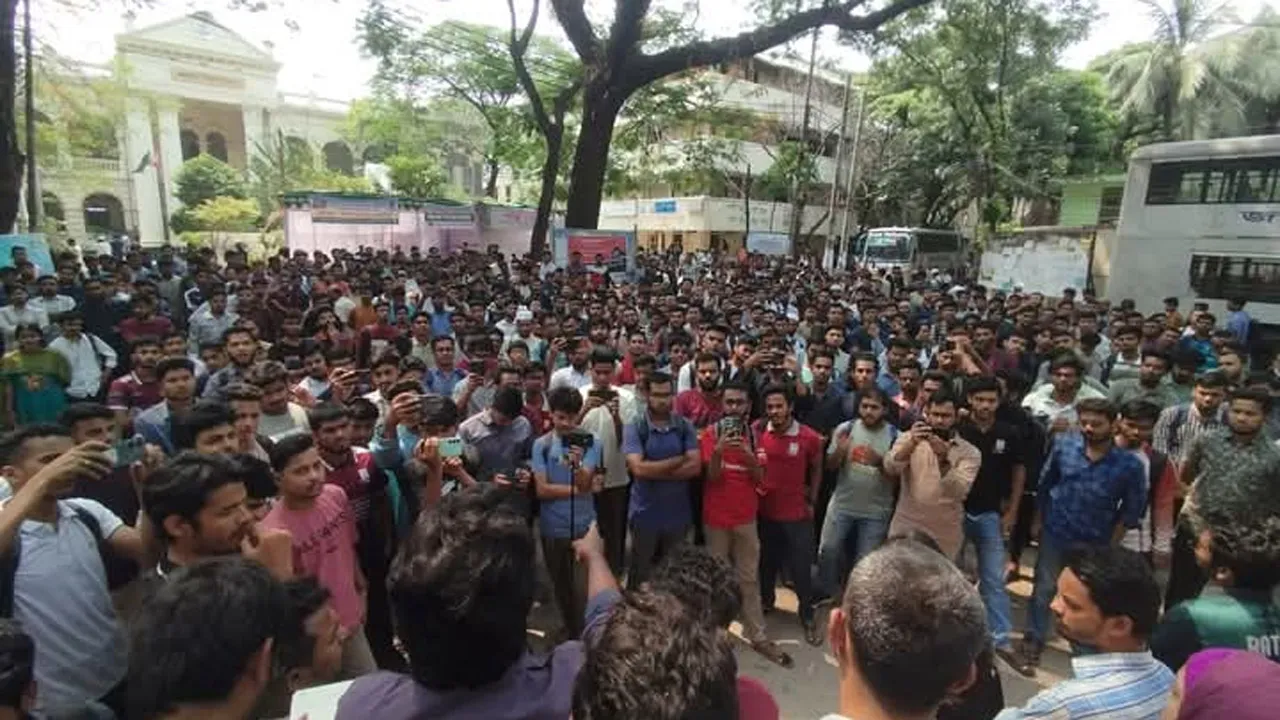 জবির বাজেট বৃদ্ধি না হলে ‘লং মার্চ টু যমুনা’র হুঁশিয়ারি