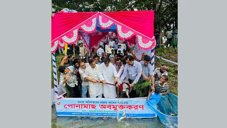 জাবির জলাশয়ে ৪১২ কেজি মাছের পোনা অবমুক্তকরণ