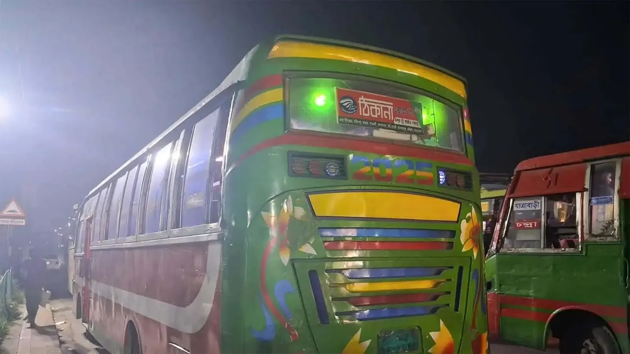 জাবি শিক্ষার্থীকে চলন্ত বাস থেকে ধাক্কা, ক্ষতিপূরণ দিলো ঠিকানা পরিবহন