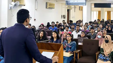 জাকসুর উদ্যোগে ‘ফ্লুয়েন্ট ফিউচার ল্যাঙ্গুয়েজ কোর্স’-এর উদ্বোধন