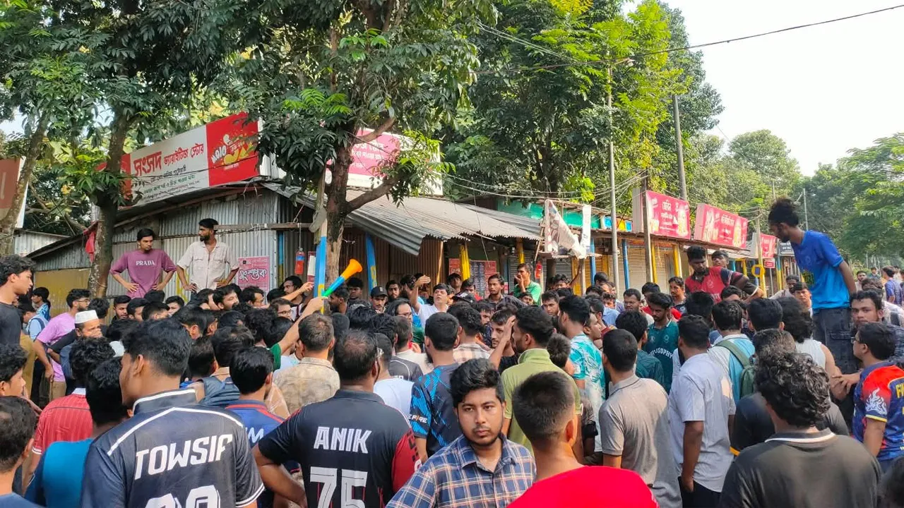 জাবিতে দোকানের মালিকানা নিয়ে দুই হলের শিক্ষার্থীদের সংঘর্ষ, আহত ৯