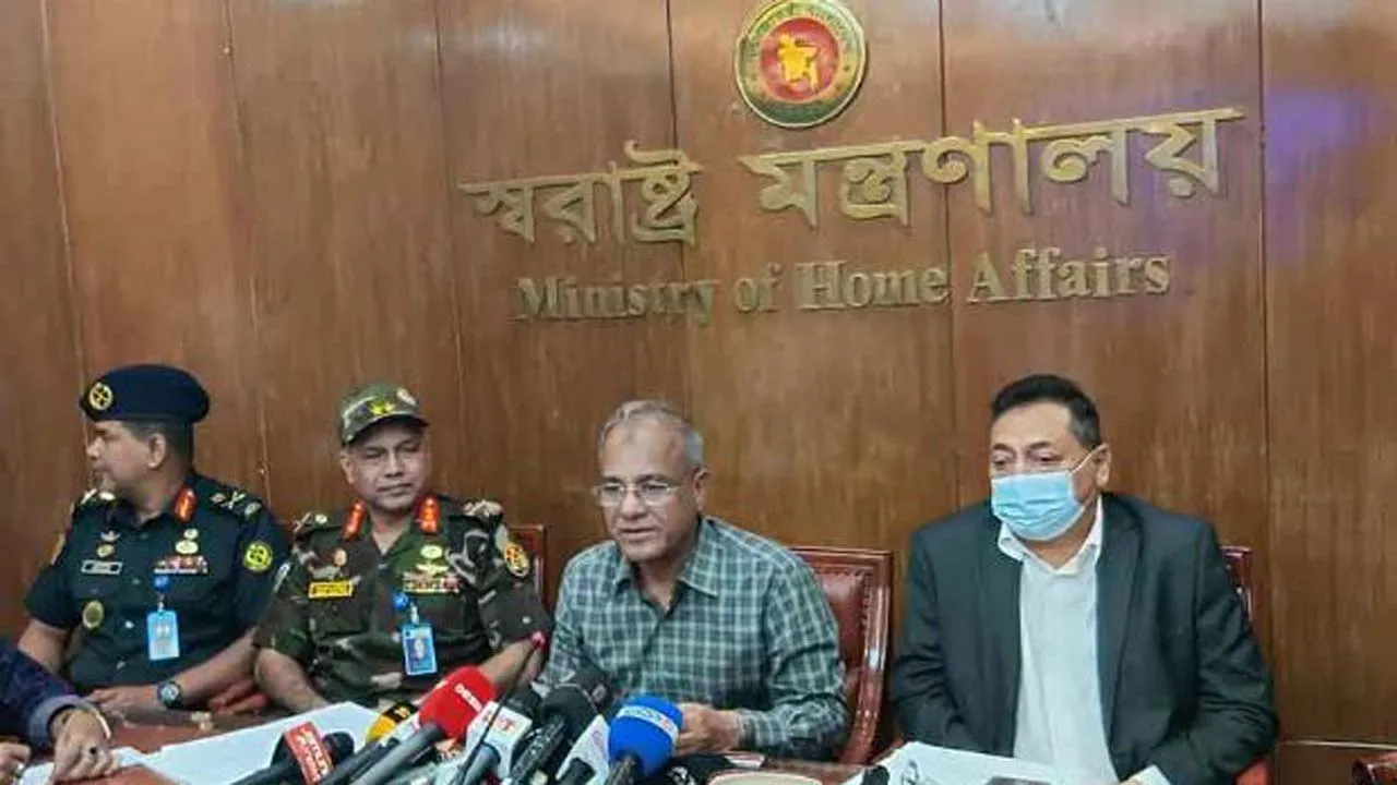 ১৩ নভেম্বর ঘিরে সরকার ‘সতর্ক’, কাউকে সন্দেহজনক মনে হলে জানানোর আহ্বান