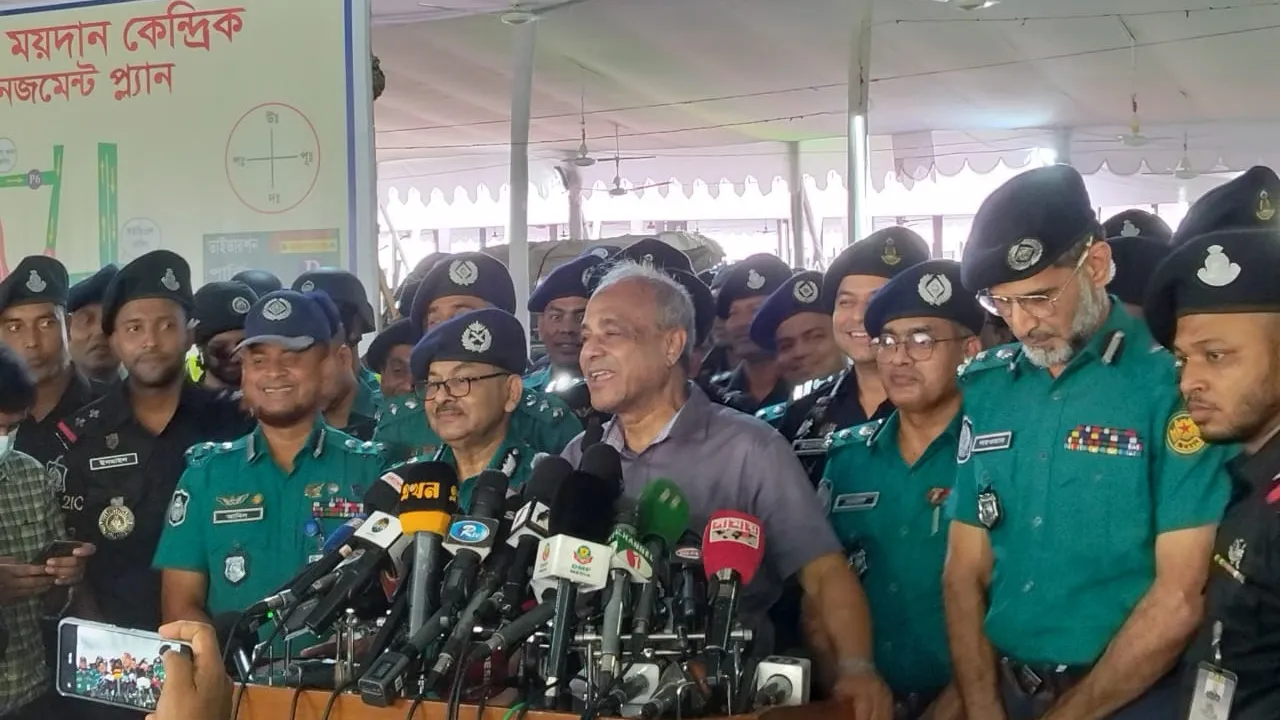 ঈদে ঢাকার নিরাপত্তা নিয়ে শতভাগ কনফিডেন্ট : স্বরাষ্ট্র উপদেষ্টা