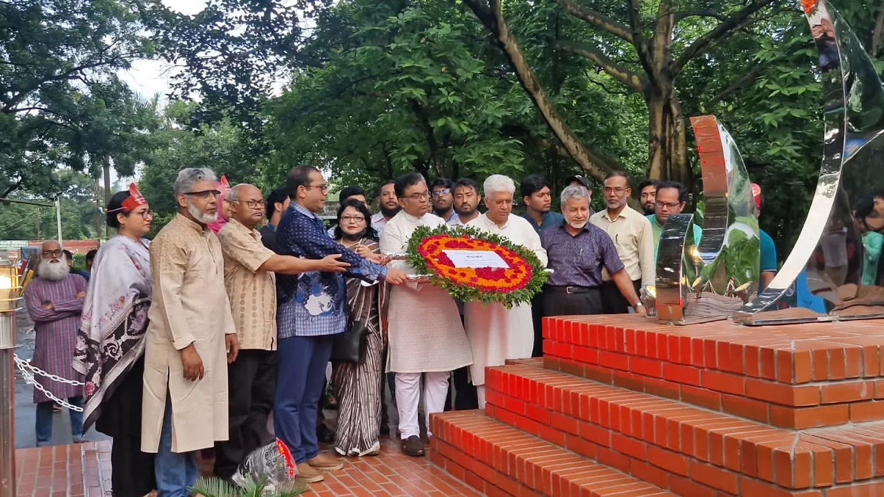 বাংলাদেশ একটি ক্রান্তিকাল পার করছে : উপদেষ্টা আদিলুর রহমান খান