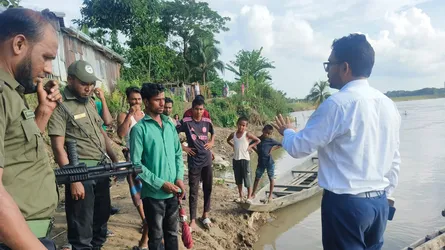 জকিগঞ্জে সুরমা নদীর বালুমহালে মোবাইল কোর্ট পরিচালনা করলেন ইউএনও