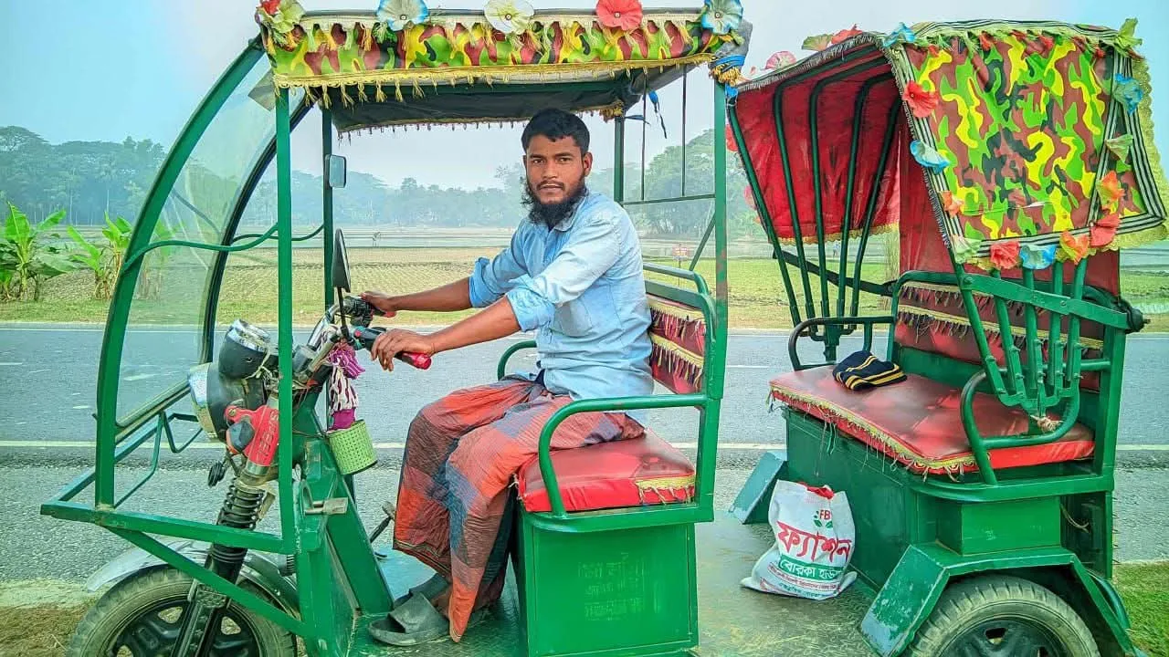 তিন দিনেও হদিস মেলেনি জাকিরের উপার্জনের একমাত্র মাধ্যম অটোরিকশাটির