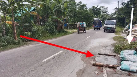নলছিটিতে ড্রেজারের পাইপ, ঝুঁকিতে মহাসড়ক