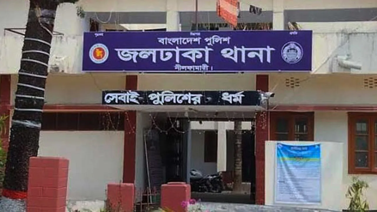 নীলফামারীতে ট্রাকের চাকা বিস্ফোরণে অটো চালক নিহত