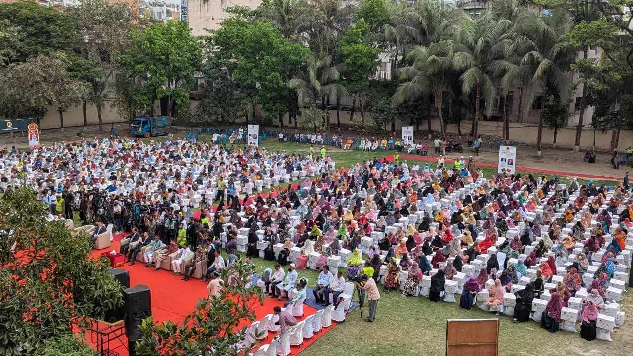 মিরপুরে দুস্থদের মাঝে জামায়াতের ফুডপ্যাক বিতরণ