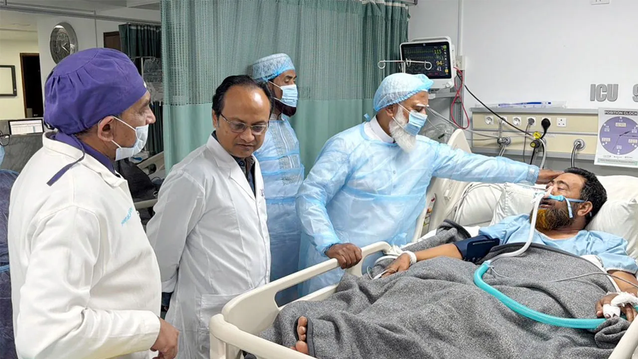 অসুস্থ থানা আমিরের শয্যাপাশে জামায়াত আমির