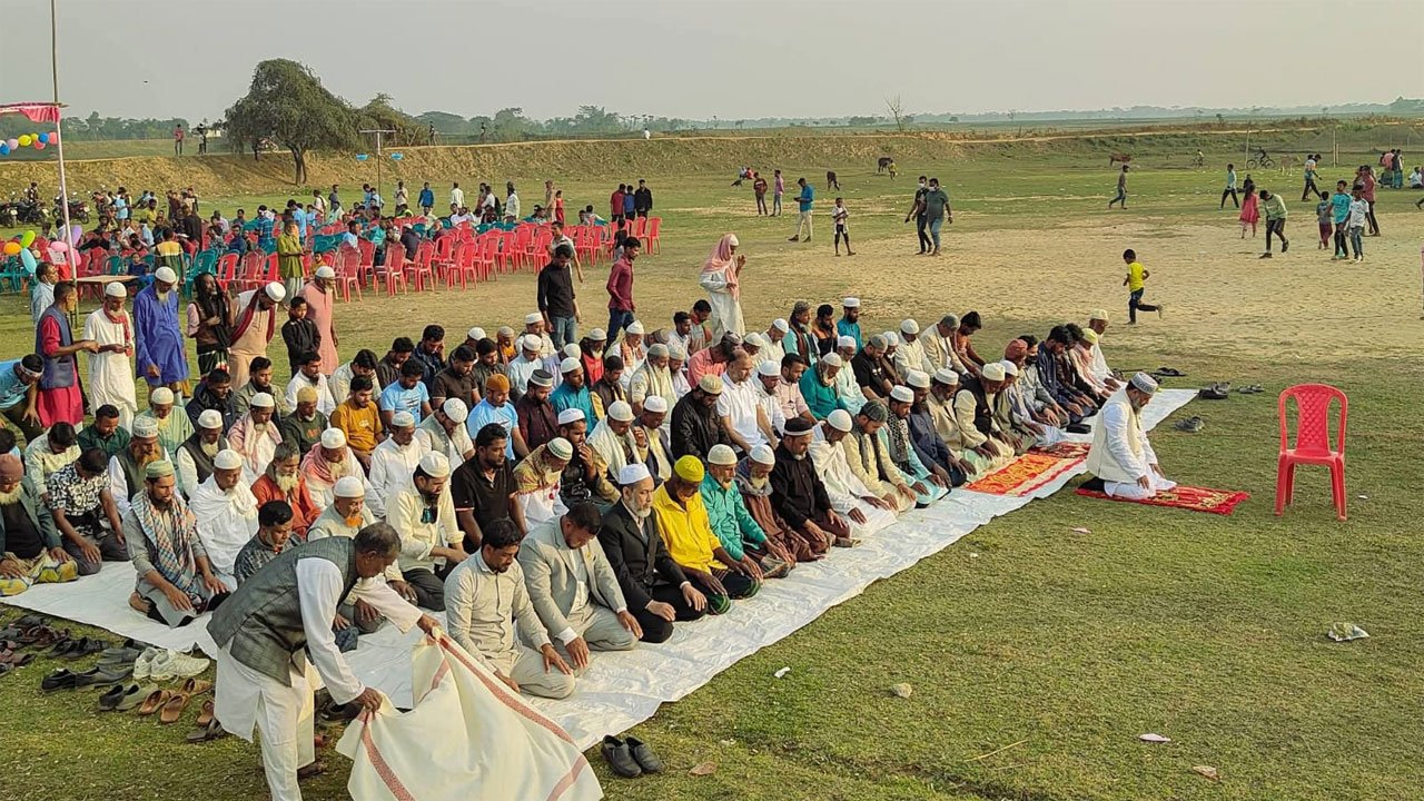 Jamaat-candidate-offers-prayers-with-leaders-and-activists-at-election-rally-ground