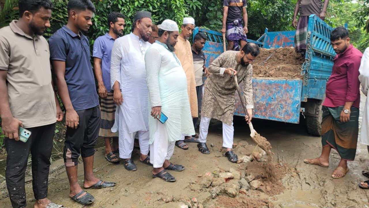 Jamaat-leader's-initiative-to-repair-damaged-roads-begins