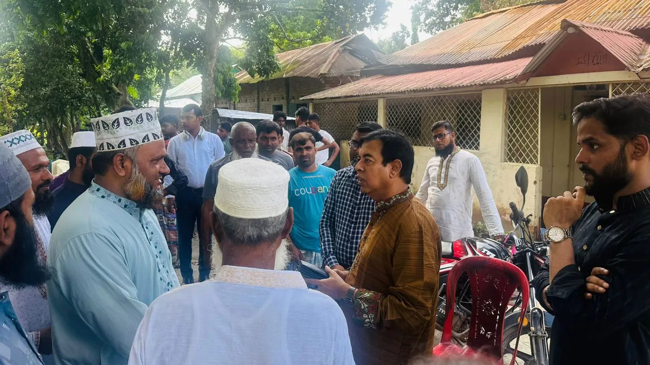 বিএনপি নেতার আগুনে ক্ষতিগ্রস্ত বাড়ি পরিদর্শন করলেন জামায়াত নেতারা