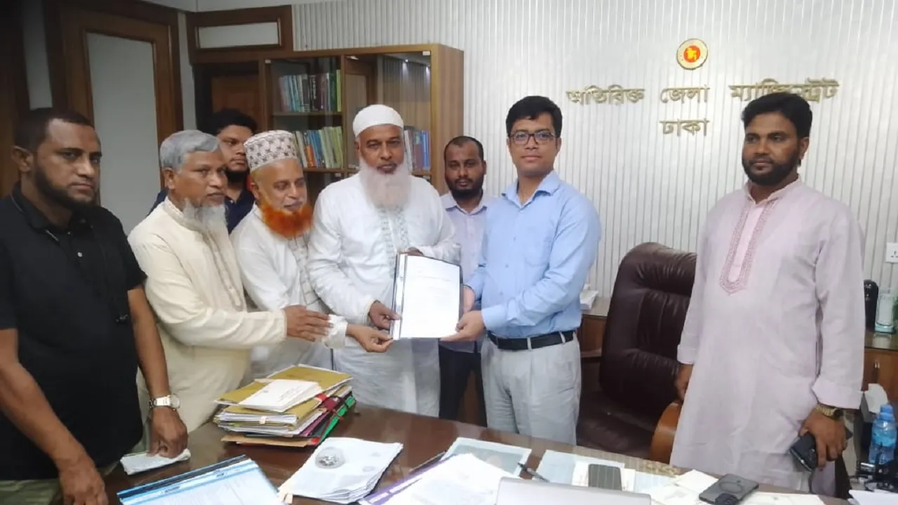 ঢাকা জেলা প্রশাসকের মাধ্যমে প্রধানমন্ত্রী বরাবর স্মারকলিপি প্রদান