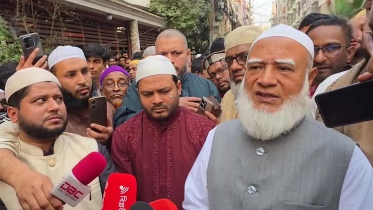 উত্তরায় আগুনে ক্ষতিগ্রস্ত ভবন পরিদর্শনে জামায়াত আমির