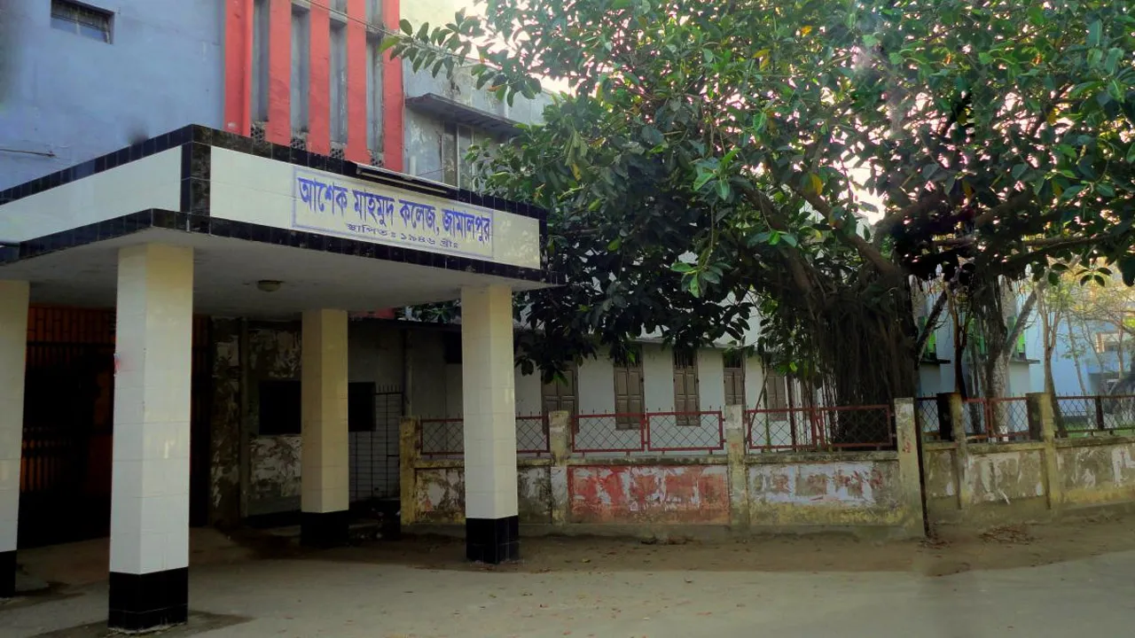 ভুল প্রশ্নে এইচএসসি পরীক্ষা : অনিশ্চয়তায় ১০০ শিক্ষার্থীর ভবিষ্যৎ