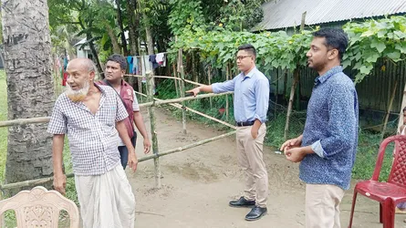 প্রশাসনের হস্তক্ষেপে মাদারগঞ্জে ১৮ পরিবারের চলাচলের রাস্তা উন্মুক্ত