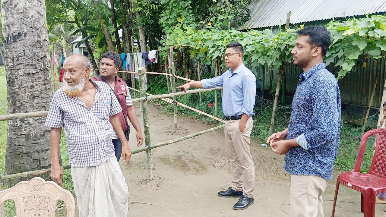 প্রশাসনের হস্তক্ষেপে মাদারগঞ্জে ১৮ পরিবারের চলাচলের রাস্তা উন্মুক্ত
