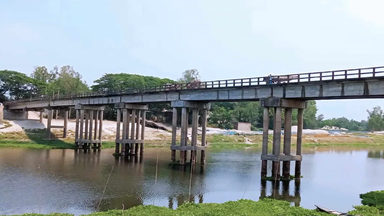 প্রেমিকের সাথে অভিমান, নদীতে ঝাঁপ দিলো তরুণী