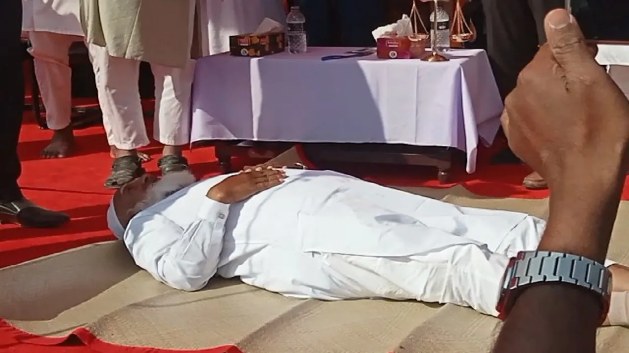 পাটিকরদের দেয়া শীতল পাটিতে শুয়ে বিশ্রাম নিলেন জামায়াত আমির
