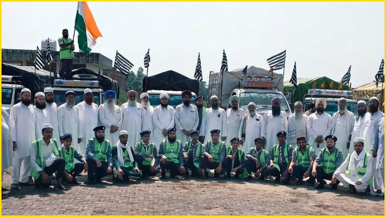 ৩০ ট্রাক ত্রাণ নিয়ে পাঞ্জাবের বন্যার্ত শিখদের পাশে ভারতীয় আলেমরা