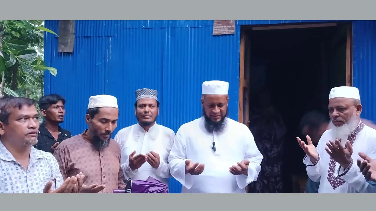 ফেনীতে অসহায় পরিবারকে জামায়াতের ঘর উপহার