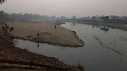 মিঠাপুকুরে নদী থেকে বালু উত্তোলন, হুমকিতে বসতবাড়ি ফসলি জমি ও রাস্তাঘাট