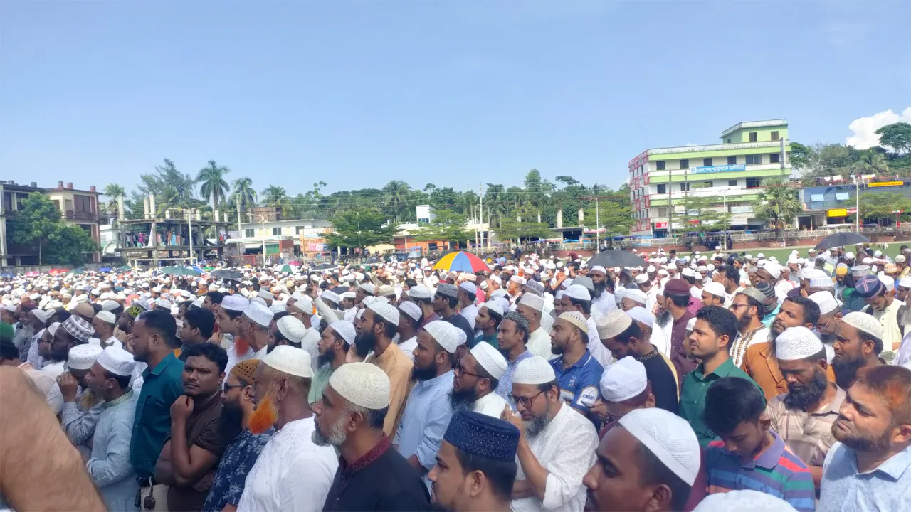 ভোলায় খুন হওয়া খতিবের জানাজায় মানুষের ঢল, ৩ দফা কর্মসূচি ঘোষণা