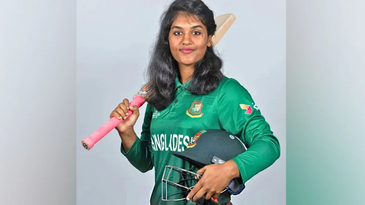 হকি স্টিক ছেড়ে ক্রিকেট ব্যাটে নাম লেখানো এক তরুণীর জয়গাথার গল্প