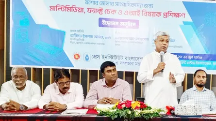 সরকারকে খুশি করতে নয়, জনগণের কল্যাণে সংবাদ প্রকাশ করুন