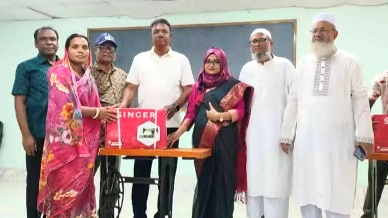 চৌগাছায় ক্ষুদ্র নৃ-গোষ্ঠীদের মাঝে প্রণোদনা, বাইসাইকেল, সেলাই মেশিন বিতরণ