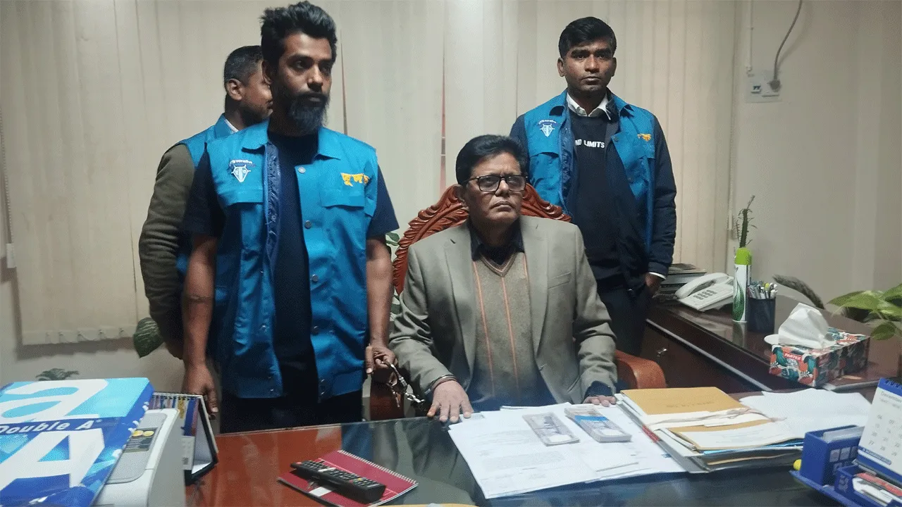 যশোরে ঘুষের টাকাসহ দুদকের হাতে শিক্ষা কর্মকর্তা আটক