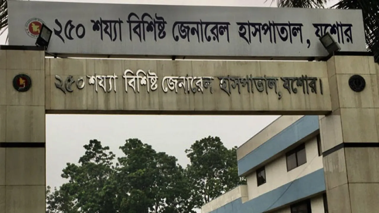 যশোরে বাসের ধাক্কায় নিহত ১, চালককে গণধোলাই