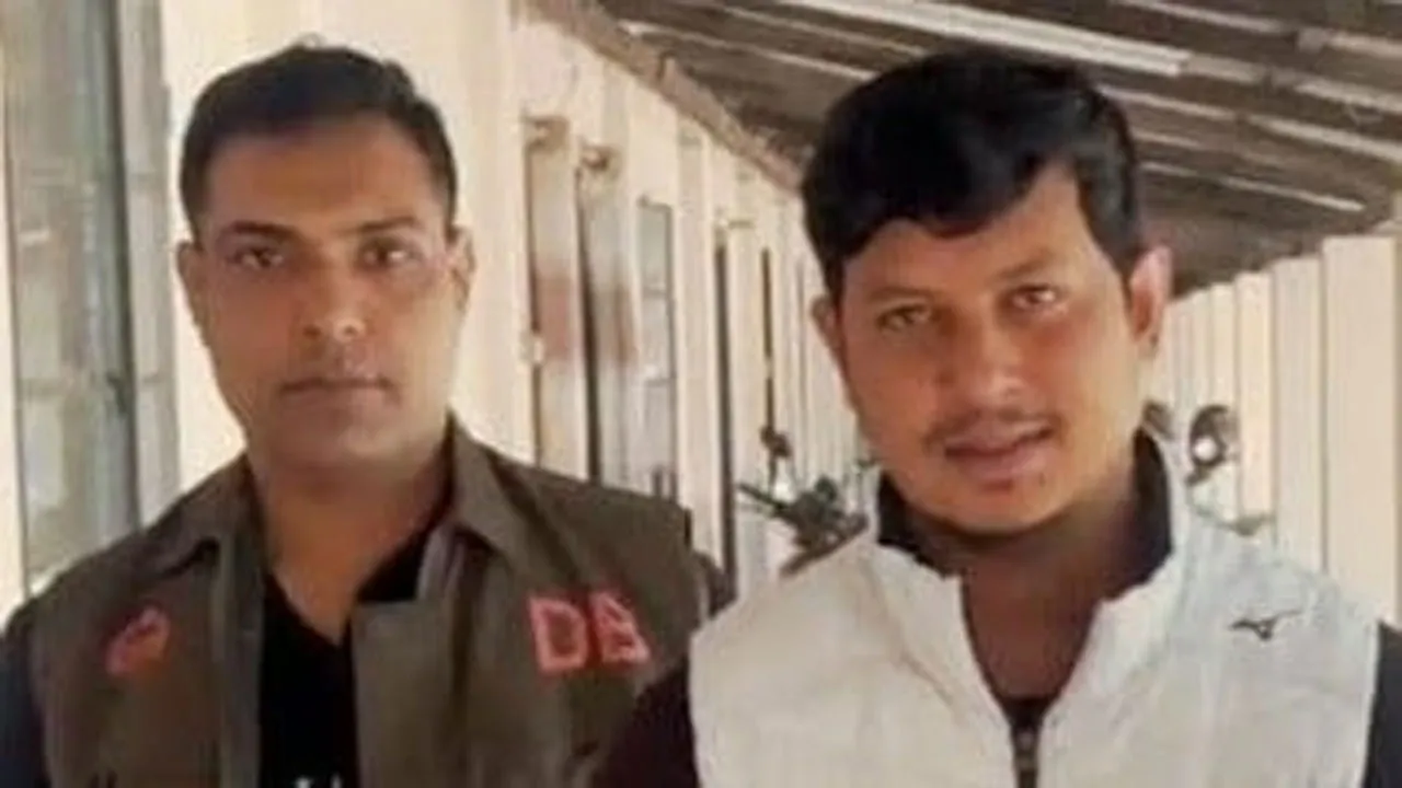 যশোরে ছাত্রলীগের কেন্দ্রীয় নেতা আটক
