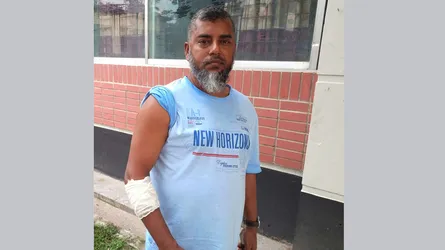 ঝালকাঠিতে সাংবাদিককে কুপিয়ে জখম