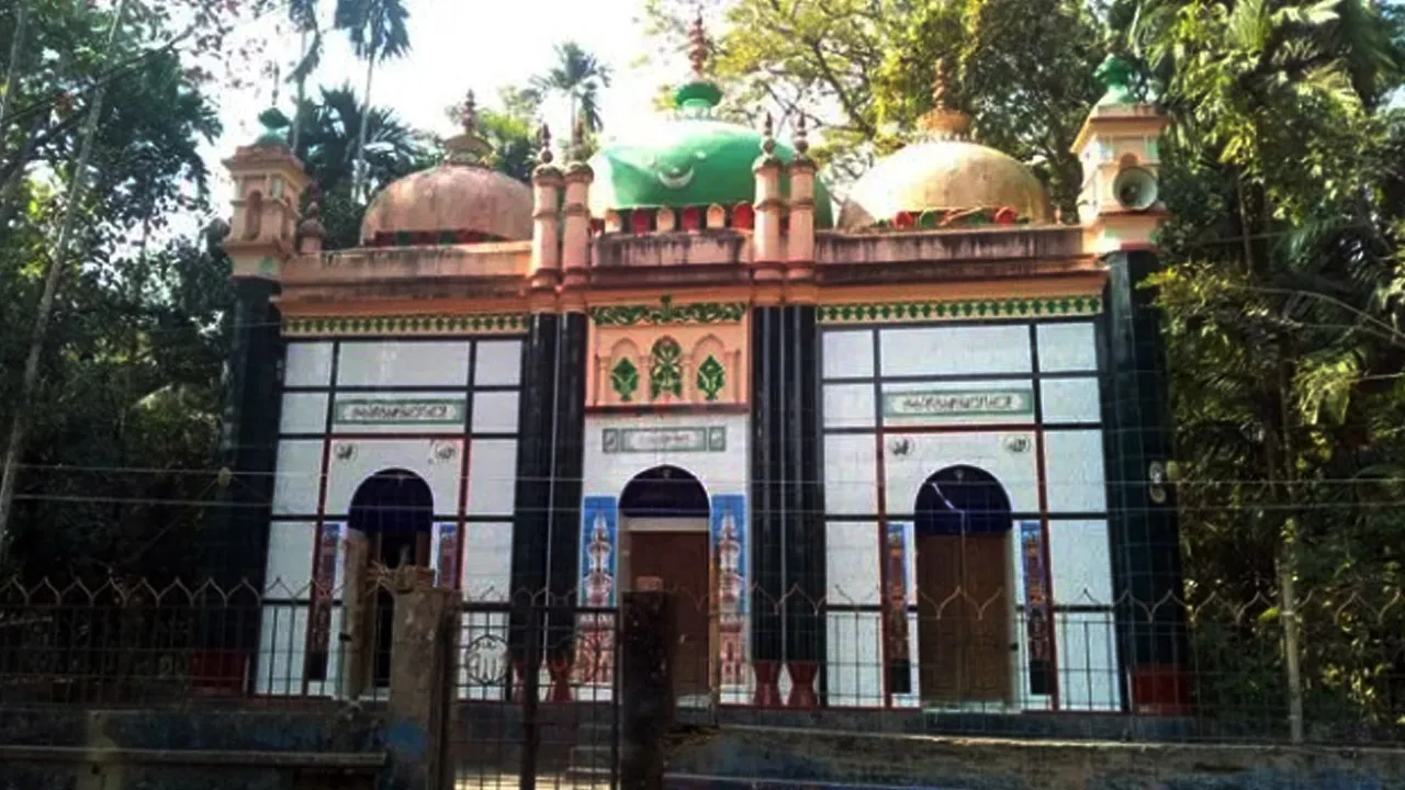 ৫০০ বছরের ঐতিহ্যের সাক্ষী ঝালকাঠির মিয়াবাড়ি মসজিদ