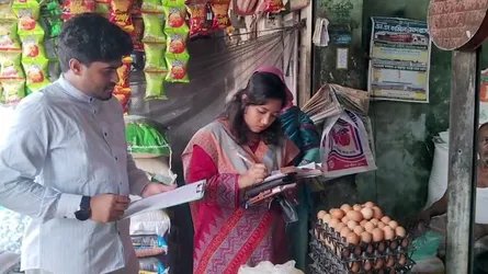 রাজাপুরে বিশেষ অভিযানে অবৈধ পলিথিন জব্দ