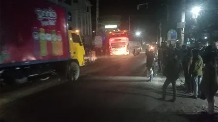 ওসমান হাদির মৃত্যু : ৭ ঘণ্টা পরে ঝালকাঠির অবরোধ প্রত্যাহার