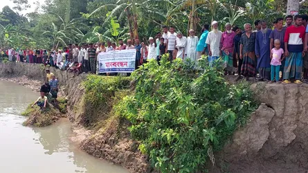 ঝালকাঠিতে সুগন্ধা ও বিষখালী নদীর ভাঙন, চার গ্রাম রক্ষার দাবি