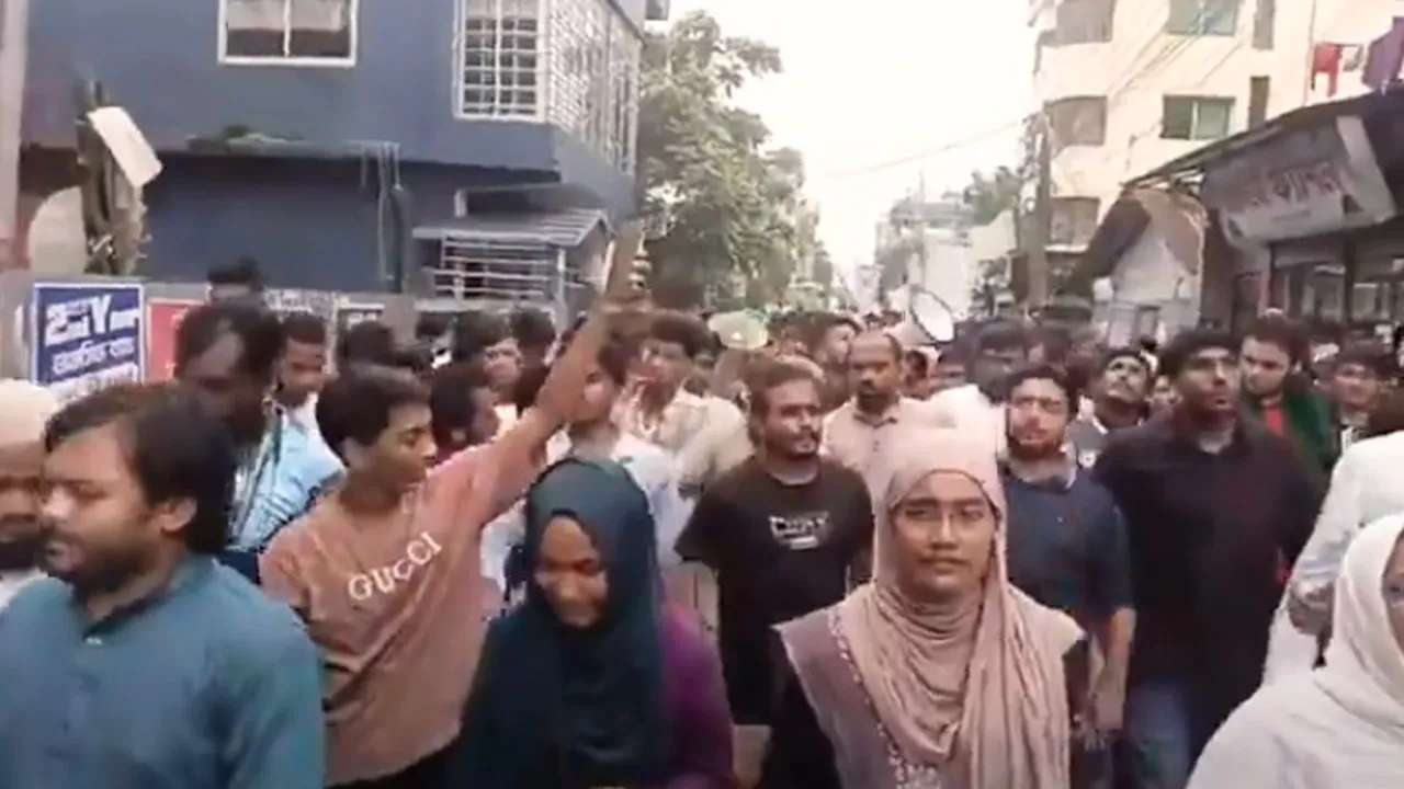 ঝালকাঠিতে এনসিপির পদযাত্রায় জনস্রোত