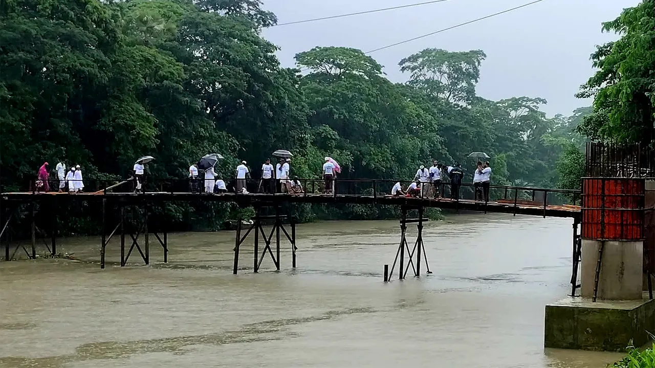 ঝালকাঠিতে তিন বছরেও হয়নি সেতু নির্মাণের কাজ