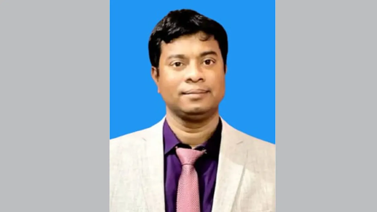 নলছিটিতে কবরস্থানের মাটি বরাদ্দে ঘুষের টাকা ফেরত দিলেন পিআইও