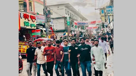 সোনাগাজীতে জেলা বিএনপির নেতার বিরুদ্ধে ‘জুলাইযোদ্ধা’দের ঝাড়ু মিছিল