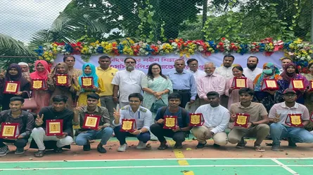 মুন্সীগঞ্জে ৩৮ মেধাবী শিক্ষার্থী পেল ঝিকুট ফাউন্ডেশনের সংবর্ধনা