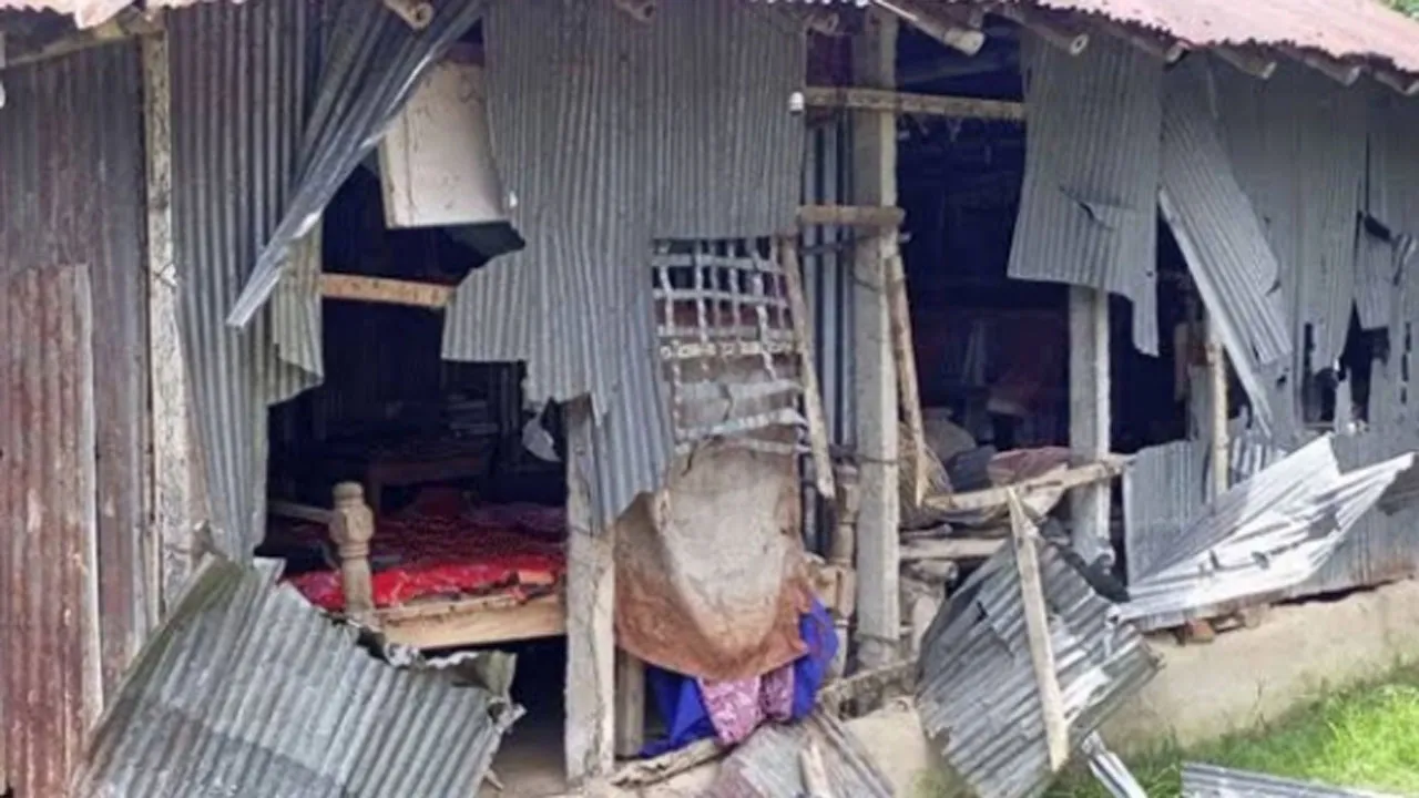 শৈলকুপায় সামাজিক বিরোধে বাড়িঘর ভাঙচুর, আহত ১
