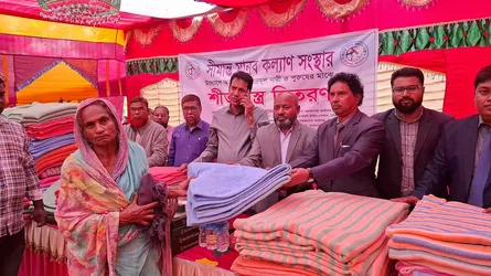 ঝিনাইদহে সীমান্তবর্তী ছিন্নমূল ২শ’ মানুষের মাঝে শীতবস্ত্র বিতরণ