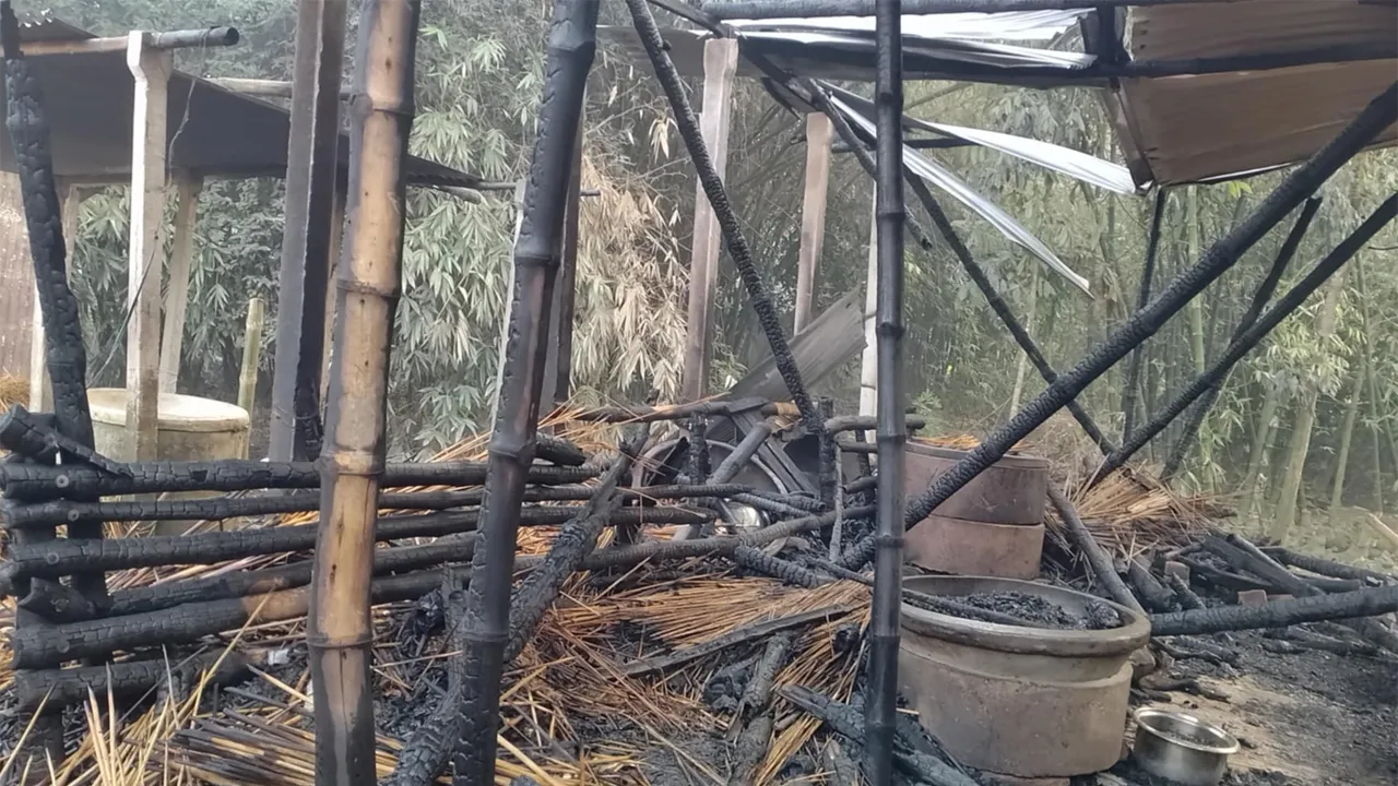 শৈলকুপায় আগুনে পুড়ে ৫ লাখ টাকার ক্ষতি