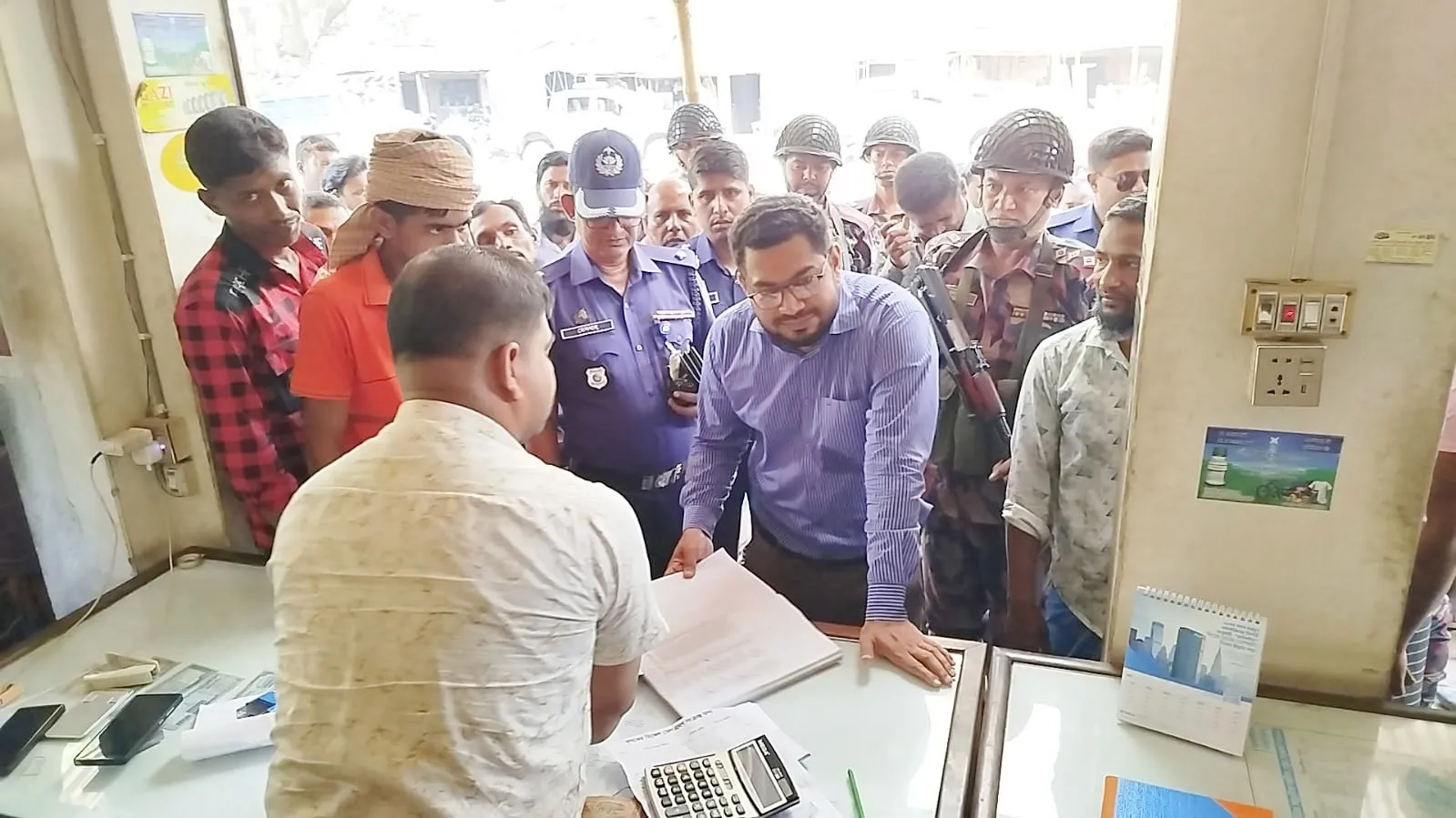 জীবননগরে জ্বালানি তেল মজুতের দায়ে ২ জনের কারাদণ্ড